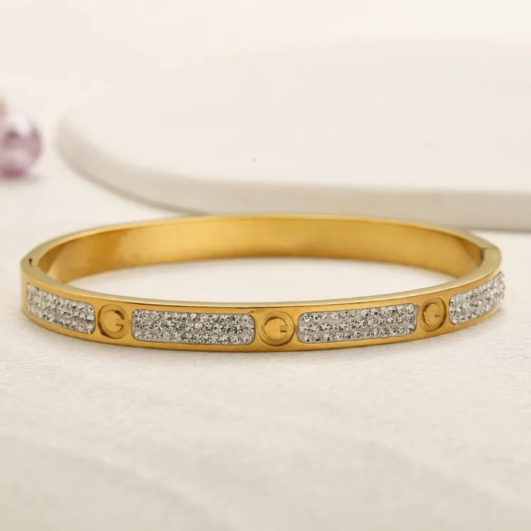 Gold Plated Diamond Designer Bangle Classic Engagement Wedding Travel Love Gifts SMEEXKE Högkvalitativt rostfritt stålarmband bleknar inte