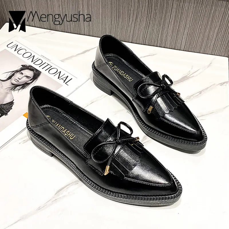 Klänningskor klassiska flickor Tassel Bowtie Oxford Big Size 4142 Women Leather Loafers Point Toe Sneakers Woman Thick Heels Flats 230823