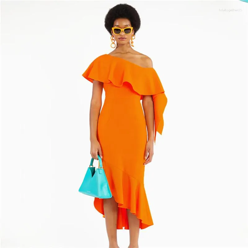 Lässige Kleider Orange orange One Schulter Meerjungfrau Verbandkleid Fashion Rüschen Diagonaler Kragen Midi Vestidos Elegant Abend Party Club Frauen