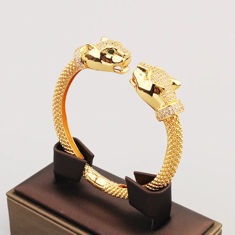 Bracciale rigido largo in oro con leopardo e diamanti Braccialetti con catena d'amore Designer per donna Uomo Coppia aperta Stilista di moda Festa di nozze Giorno del Ringraziamento Regali di San Valentino