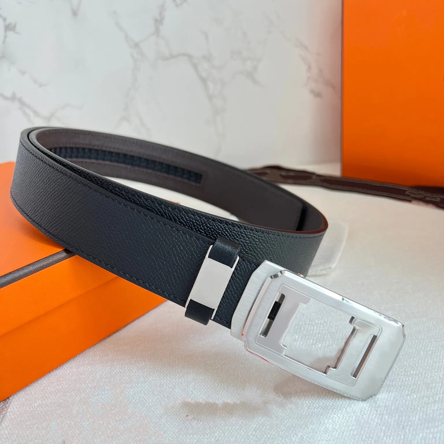 Cinture di lusso Cintura di design alla fitta in fitta in metallo in metallo argento a strisce ad alta qualità reversibile cinghia in pelle di vitello con scatola