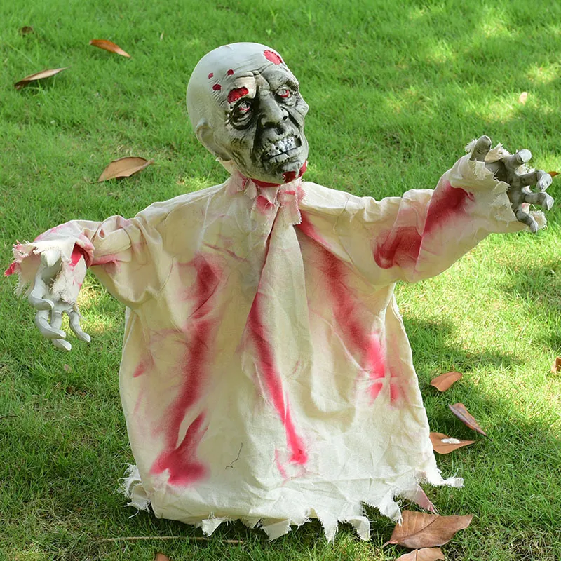 Poupée d'Halloween effrayante pour Halloween en intérieur et en extérieur