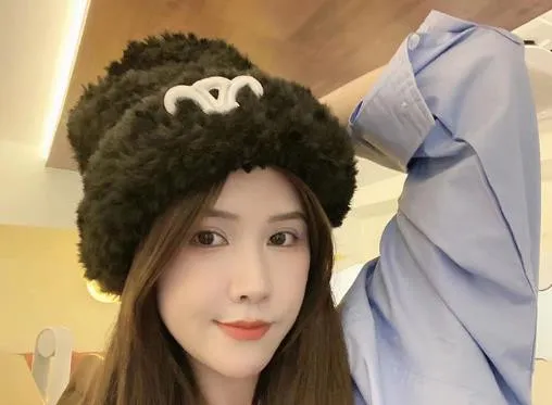 W stylu koreańskim celebrytka wełniana czapka jesień i zimowy nowy wielki obwód głowy sprawia, że ​​twarz wygląda na mały, biały pluszowy aksamit