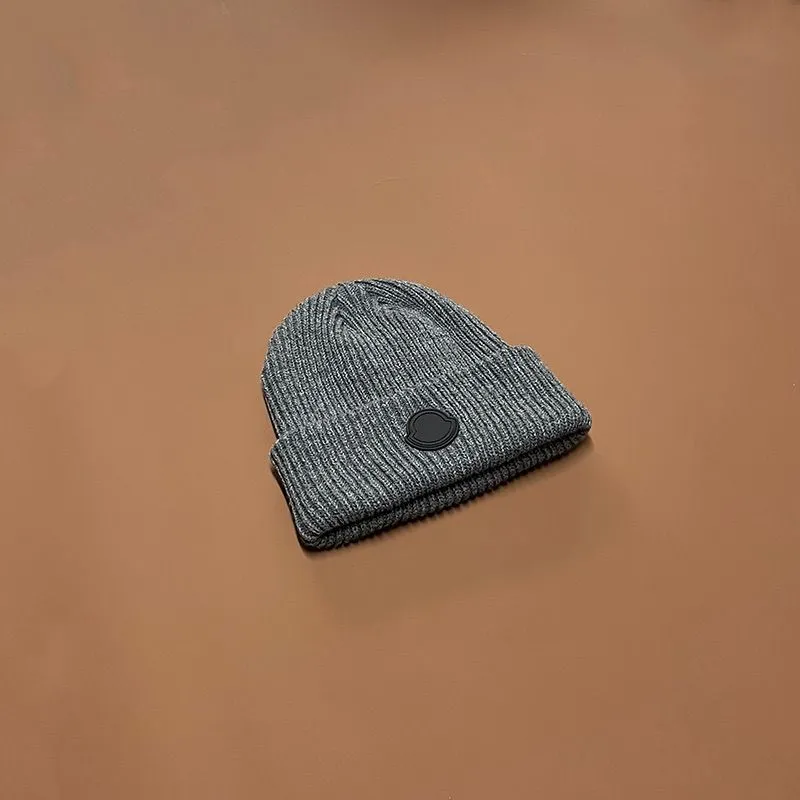 Europa e os Estados Unidos Trend Fashion Beanie Vinyl logo