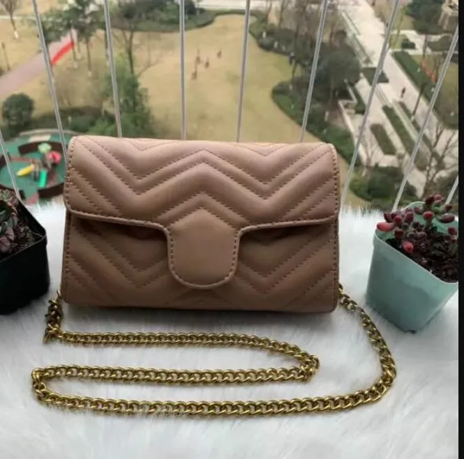 Bolso femenino bolso monedero moda mujer. un conjunto de bolsos y carteras.