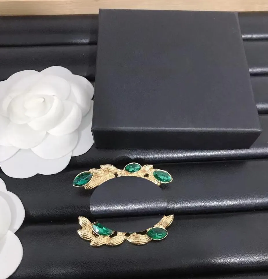 Erkek Çiftler Lüks Rhinestone Mektubu C Diamond Crystal Pearl Broş Marka Tasarımcısı Broşesuit Laple Pim Metal Takı G2308249BF