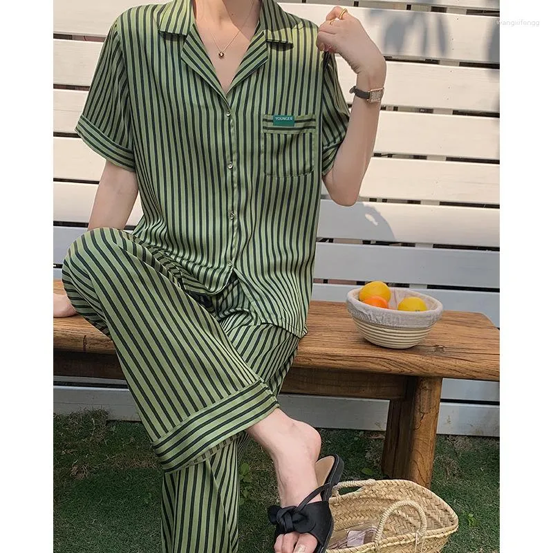 Kvinnors sömnkläder pyjamas sommar 2023 Ice Silk Green Stripe Nightgown Short Sleeve Pants Suits Tune French Style Home Wear
