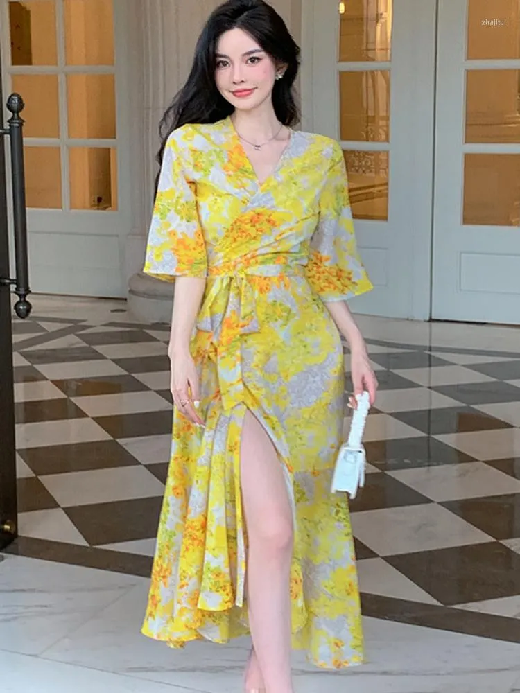 Festklänningar 2023 Summer Yellow Flower Print Chiffon Beach for Women Elegant Sexig V-Neck Female Lace Up Belt Holiday Dress