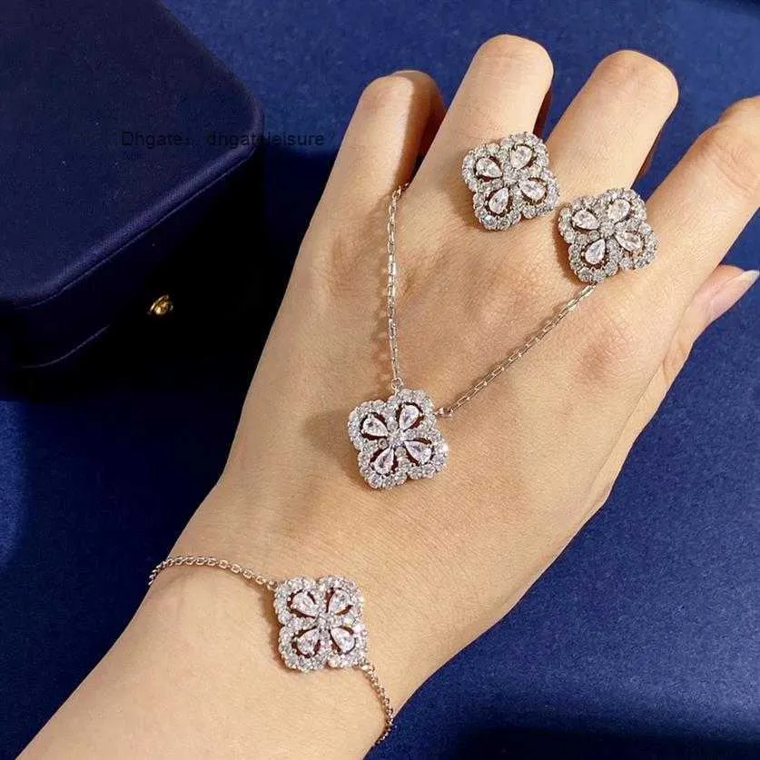 Klassische Messing 18K vergoldete Halsketten mit Anhänger, voller Diamanten, Blumen, vier Blätter, Kleeblatt, Damen, Glücksohrring, Ohrstecker, Designer Jewe196d