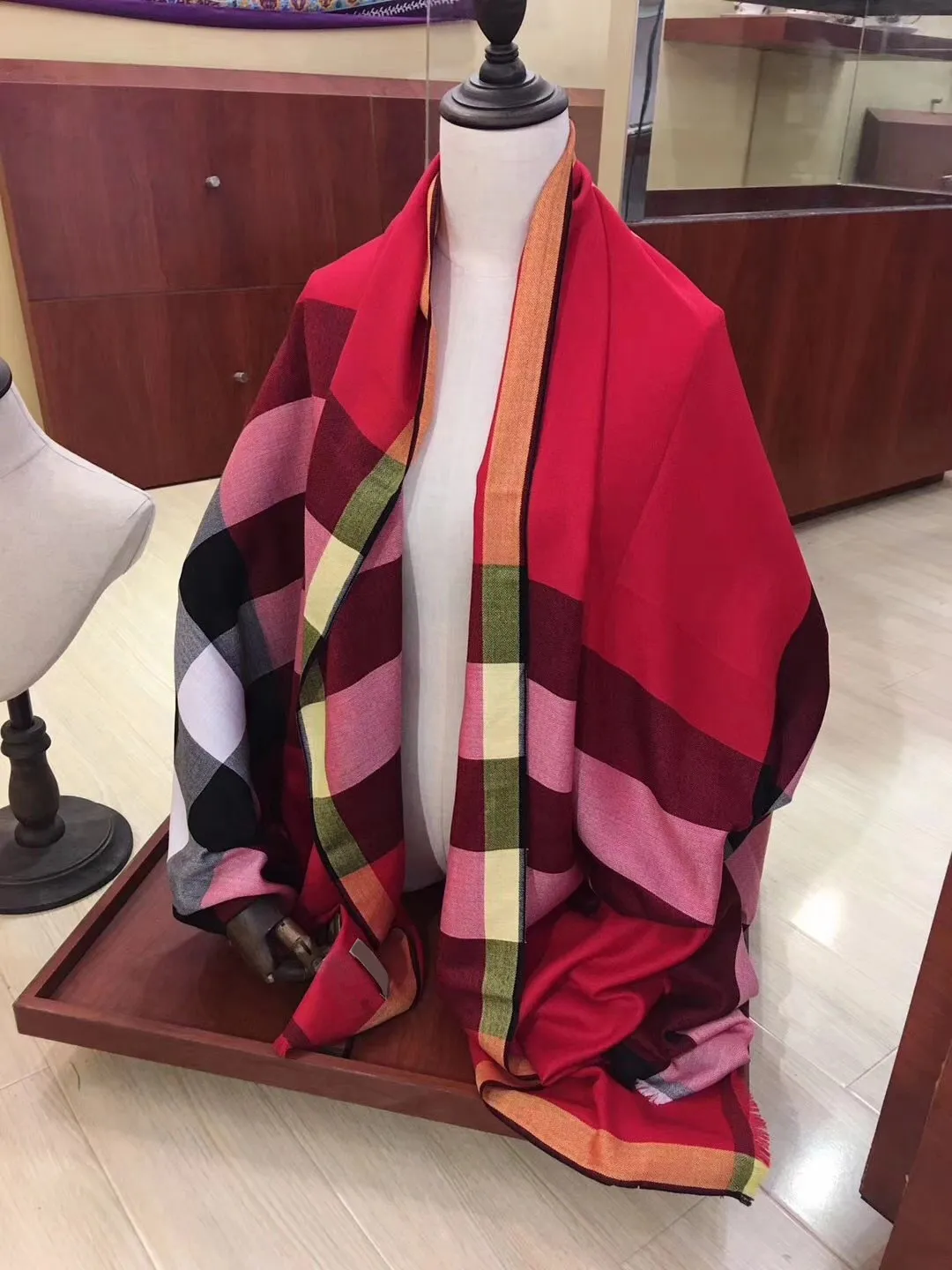 Designer Cashmere Scarf Luxury Brand Women Man Shawl 2023 Top Autumn/Winter Warm Bu Long Scarf Fashion Classic High Quality Christmas Gift 174402