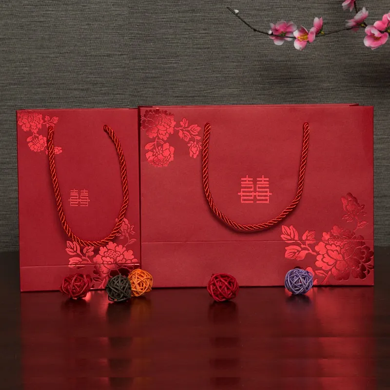 Chinesischen Stil Rose Blumen Rot Doppeltes Glück Hochzeit Geschenk Papiertüte mit Griff Paket Süßigkeiten Taschen Großhandel