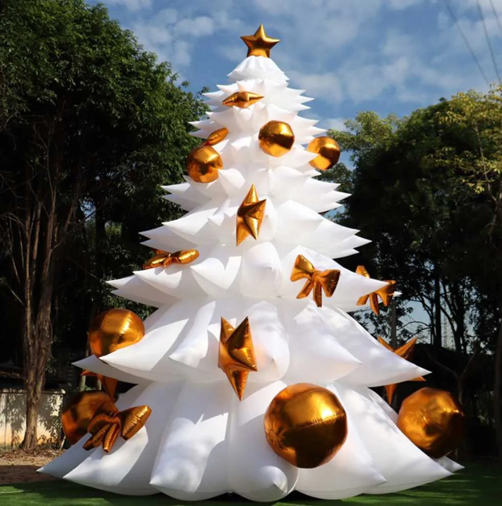 wholesale 10mH 33ft avec ventilateur LED éclairé arbre de Noël gonflable blanc avec boules d'or ornements de vacances ballon pour spectacle de nuit extérieur