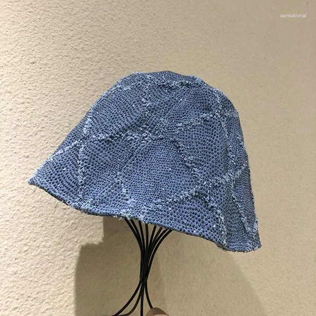 Berets Moovook Fashion Light Diamond Denim Bucket Hat 2023 Matching Design Rhinestone Solid Color Casual Zonnebestendig