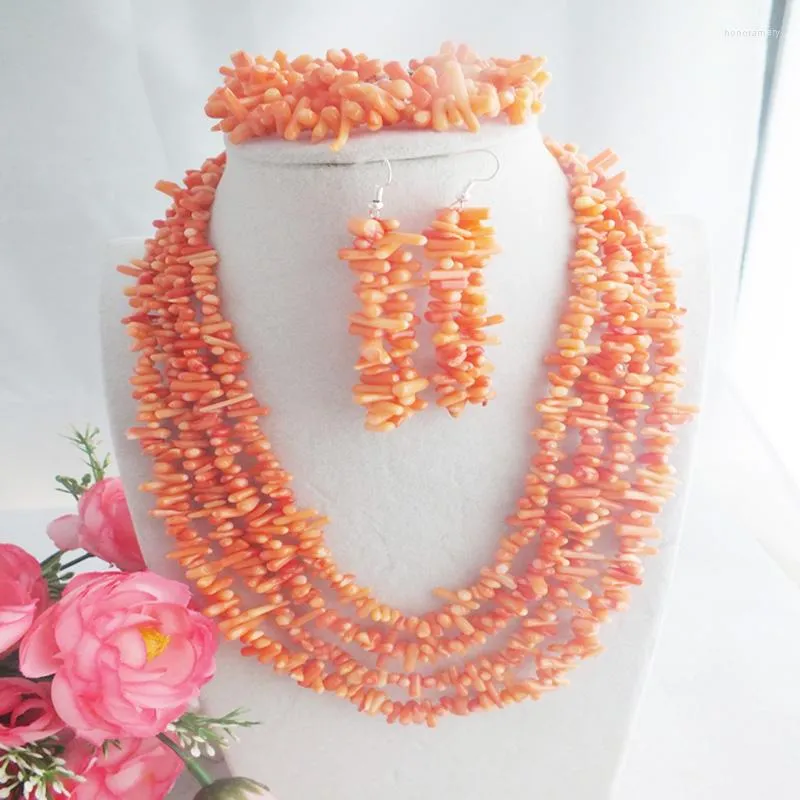 Ensemble de boucles d'oreilles et collier, bijoux délicats et doux en perles orange africaines pour mariage nigérian