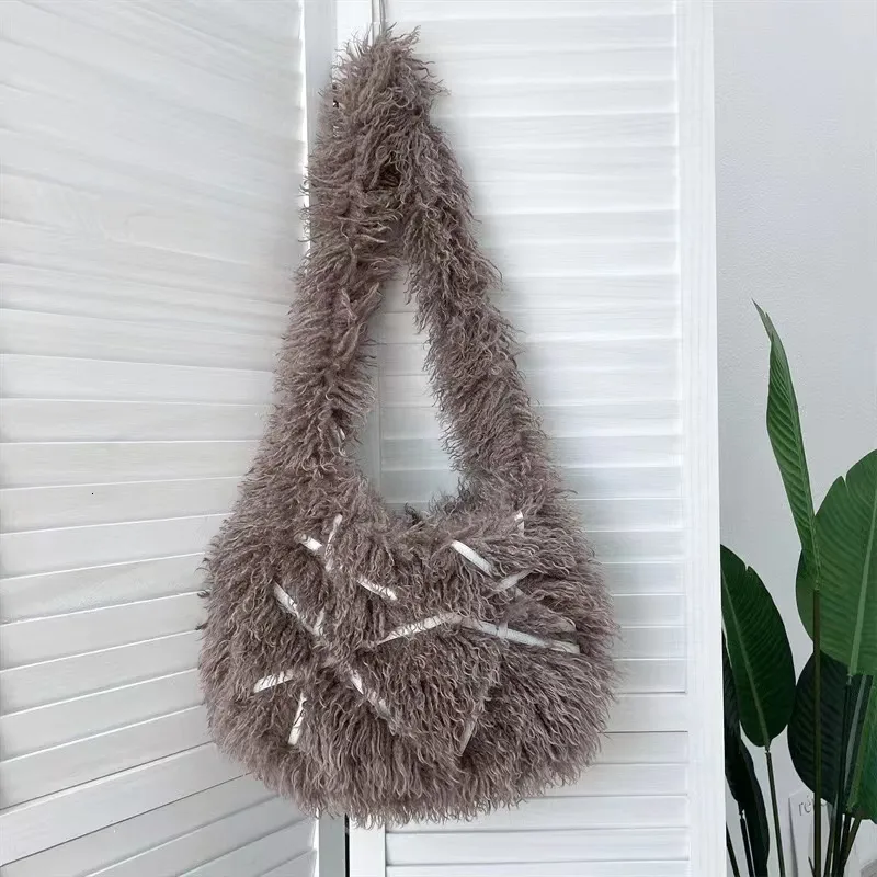 Abendtaschen Reißverschluss-Einkaufstasche Kunstmongolischer Pelz Winter Damenhandtasche Niedliche Plüschtasche 230824