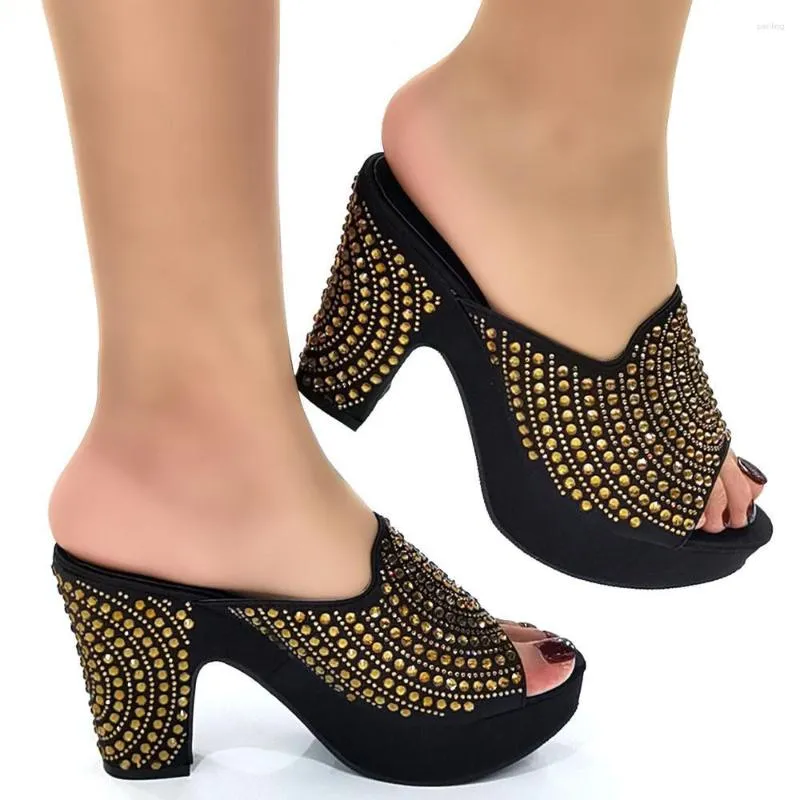 Chaussures habillées Style italien Slingbacks Femme africaine Pantoufles Sandales de fête simples Italie Talons hauts Femmes Mariage Pompes nigérianes