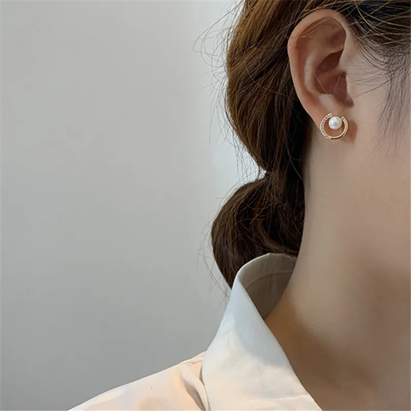 Temperamento Francese Cufo Dorecchio In Argento Con Perle Naturali E Zirconia Squise E Orecchini Versatili Da 10,07 € | DHgate