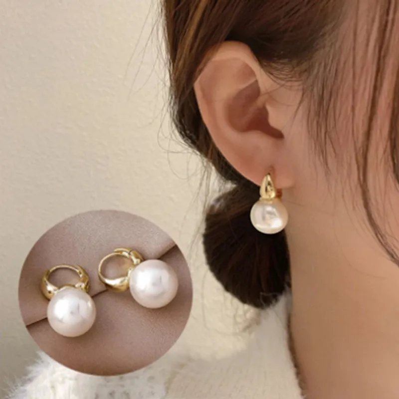 New Cute Pearl Studs Hoop Earrings for Women Gold Color Eardrop Minimalist Tiny Huggies Hoops Wedding Fashion Jewelry Wholesale YME013