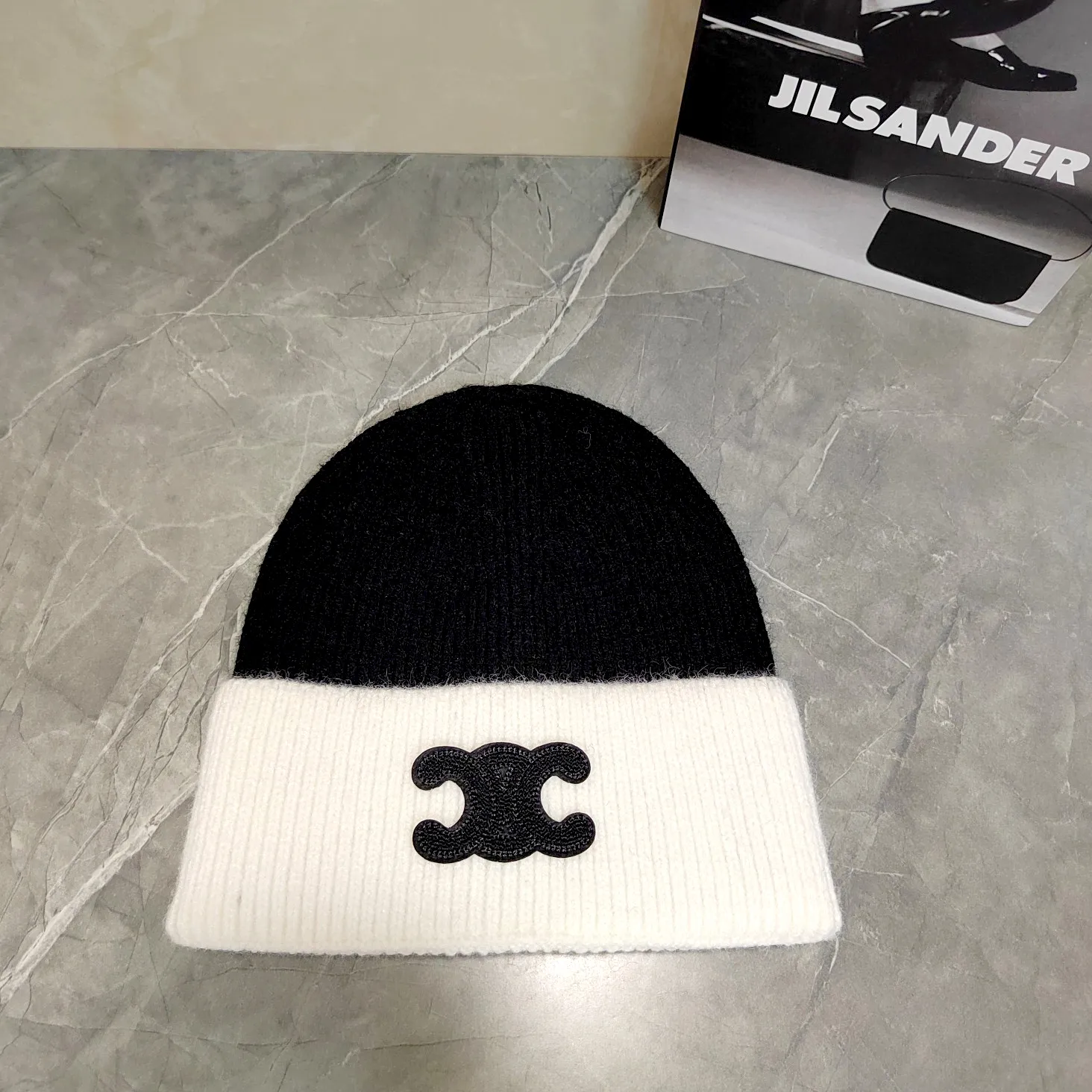 ニットレディースキャップ秋/冬のデザイナーブリムウールハット高品質の帽子キャップ