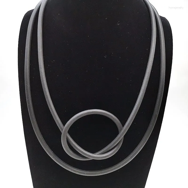Naszyjniki wiszące YDYDBZ 2023 Unikalne proste czarny gumowy punkt punkowy Choker dla kobiet długi biżuteria Girl Prezent