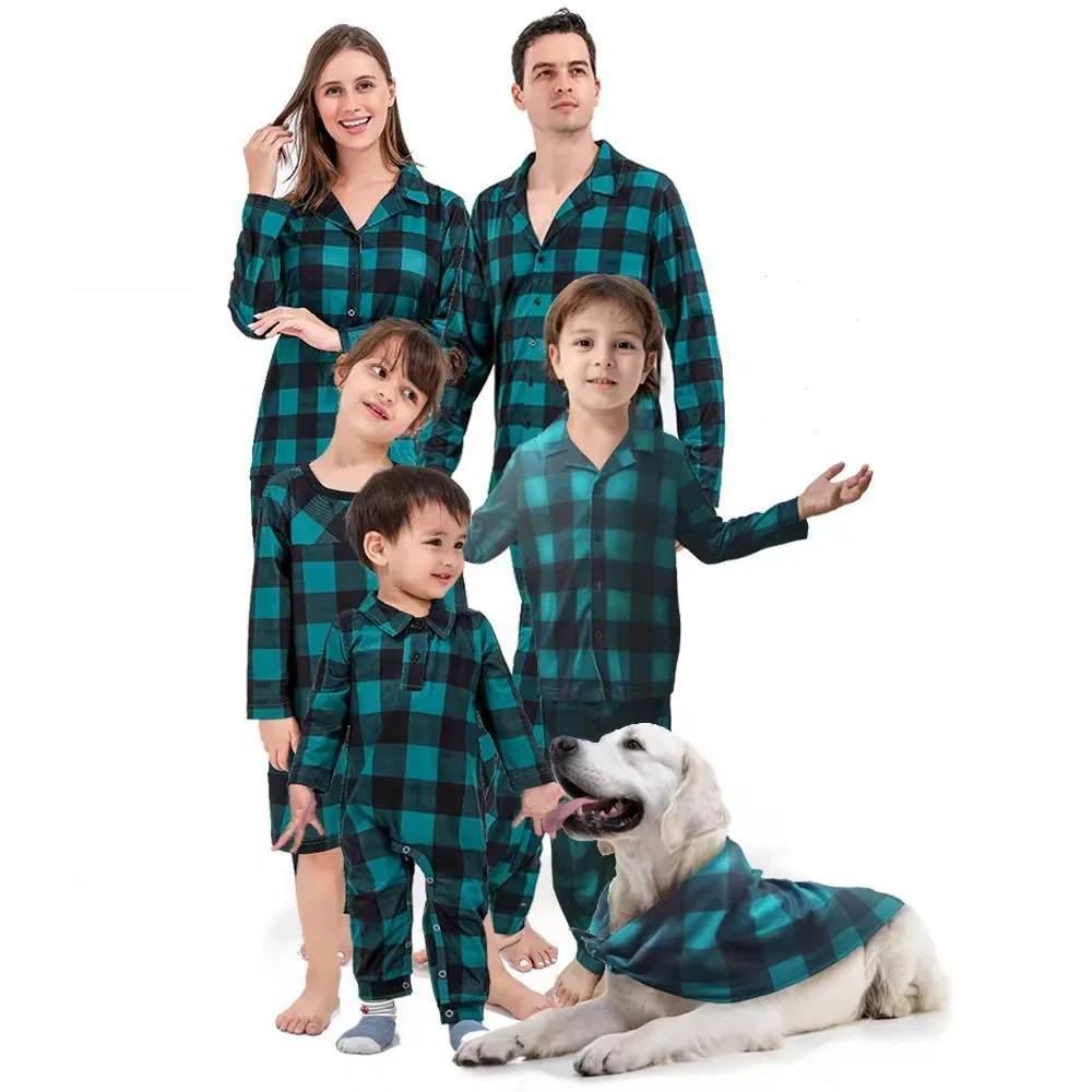 Tenues assorties pour la famille Maman Fille Papa Fils Bébé Chien Pyjamas Assortis Ensemble Noël Famille Look Doux Plaid Vêtements De Nuit Épais Chaud Loungewear Pjs 230825