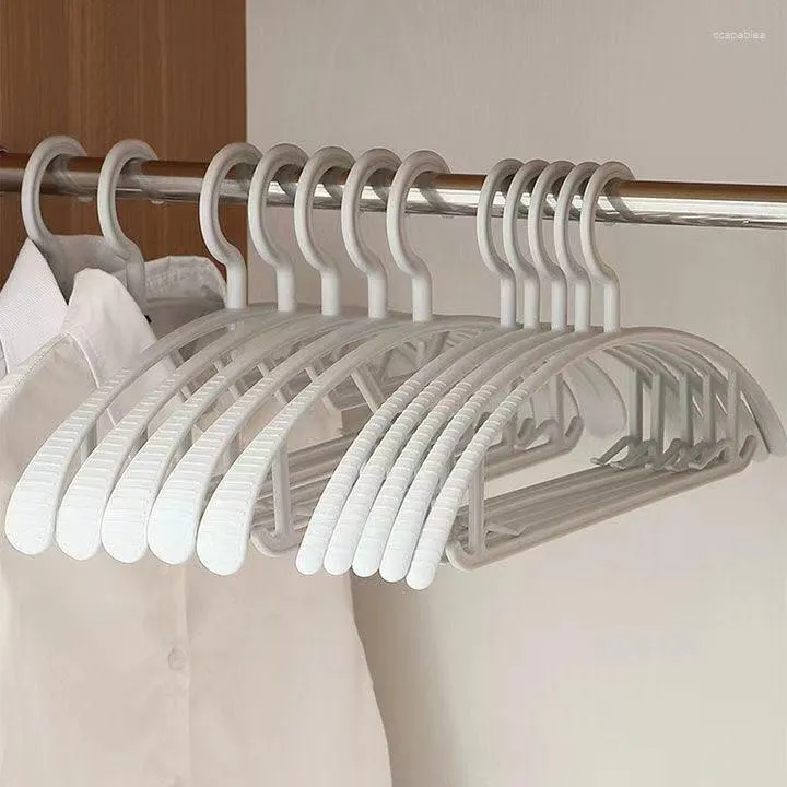 Hangers 2pc Brede schouderhanger Halve cirkel Zonder sporen Opslag Plastic Antislip Droogrek Volwassen kleding Huishoudelijke ondersteuning