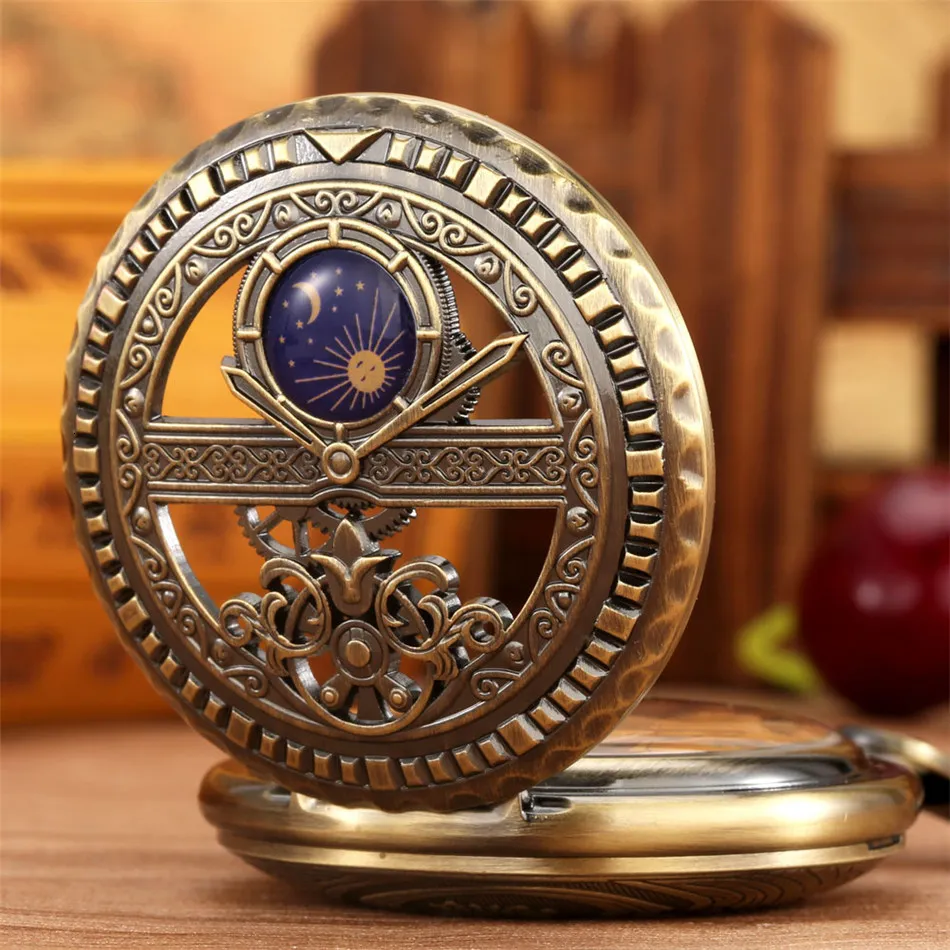 Pocket Watches Bronze Mechanical Pocket Watch Moon Sun Fase Dekorativ graverad antik handvindande hängande fickklocka gåva 230825