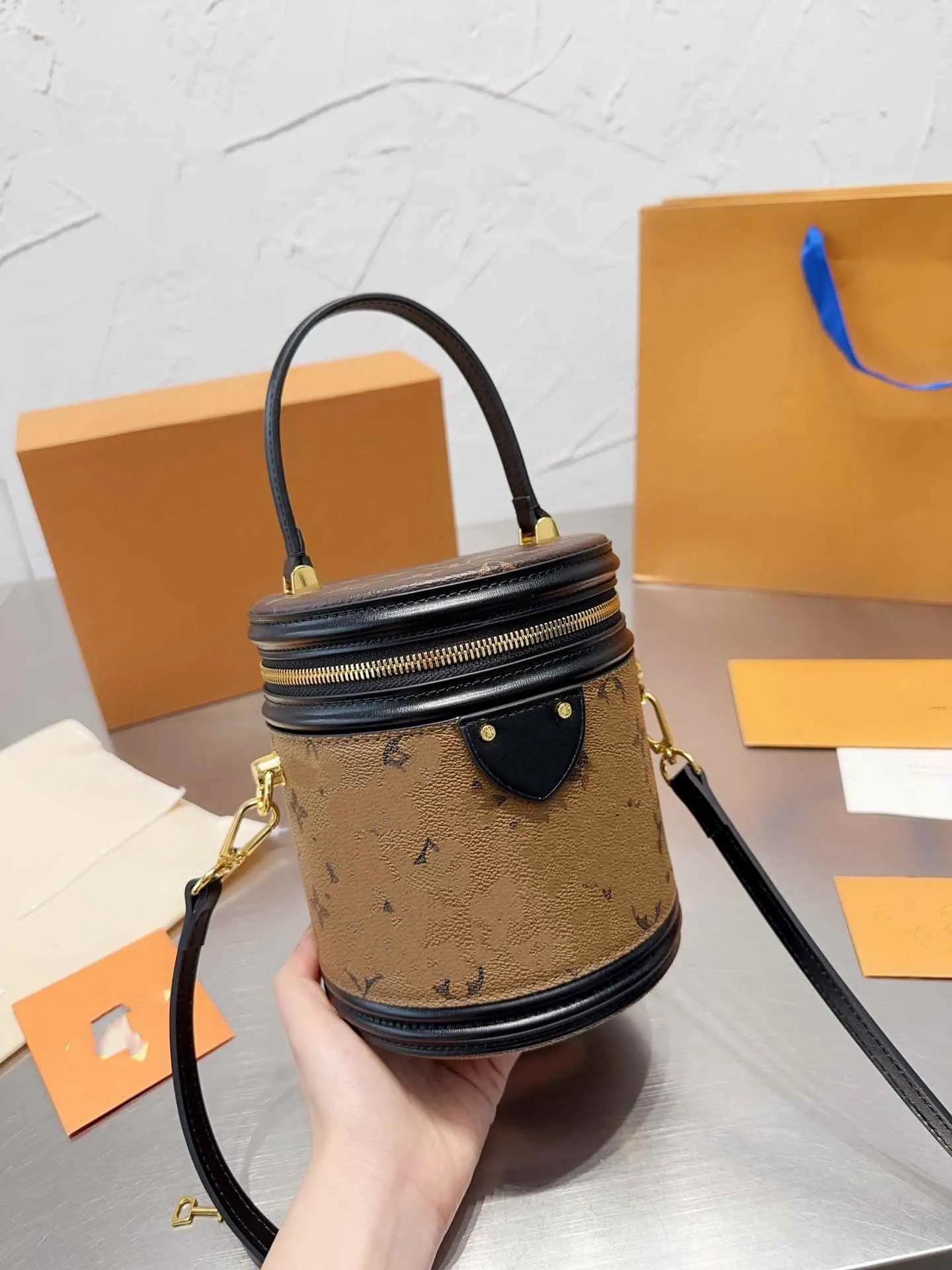 Designer Bag Women Crossbody Bag Luxury Round Bucket Påsar Handväska tryckt brun axelväska stor kapacitet