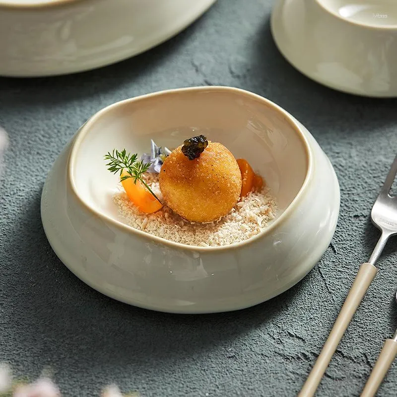 Platos Plato De Cerámica Creativo Moderno Boca Profunda Ensalada De Frutas De Escritorio Decoración Irregular Merienda Té De La Tarde Plato Cubiertos De Cocina