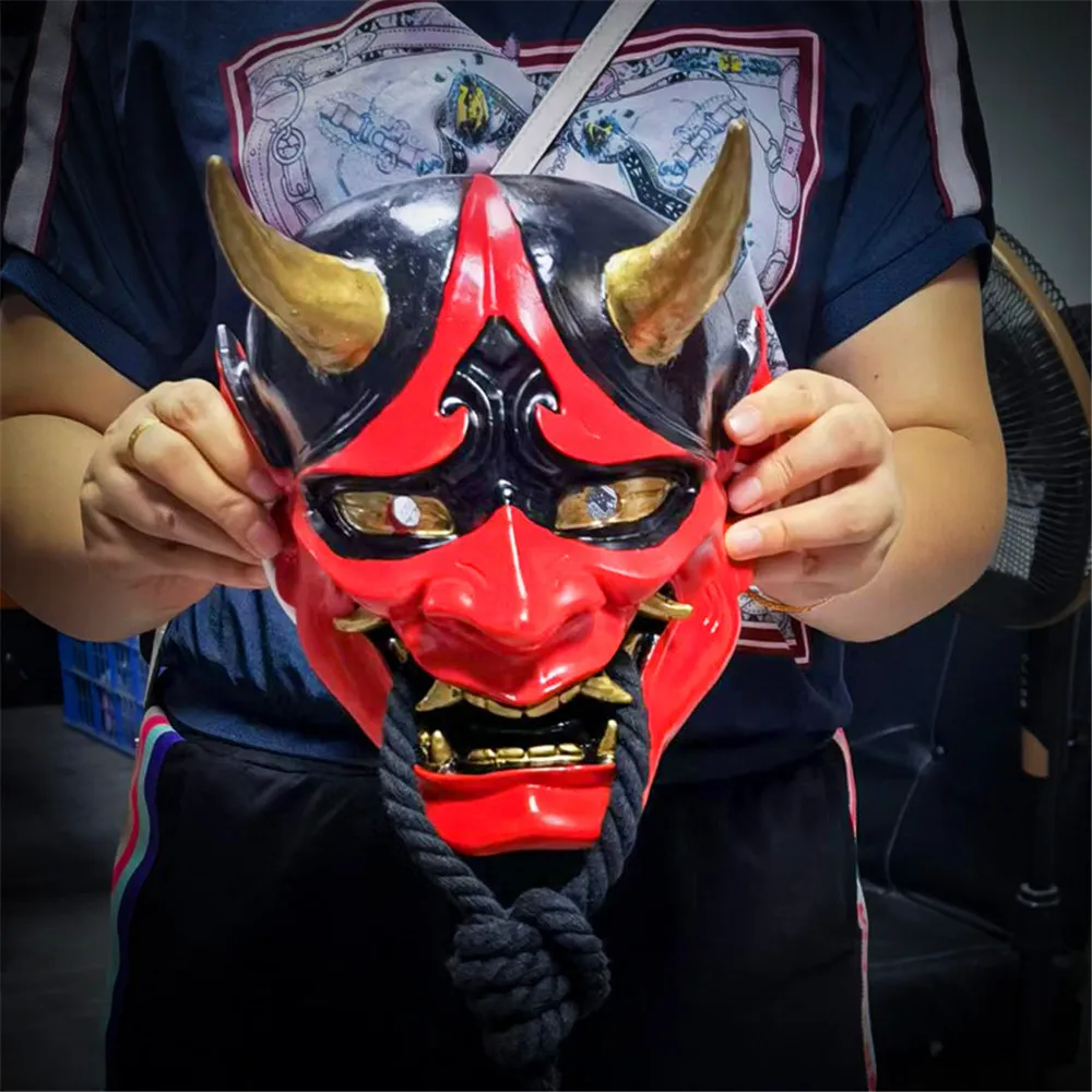 Guerreiro de máscara de demônio japonês oni