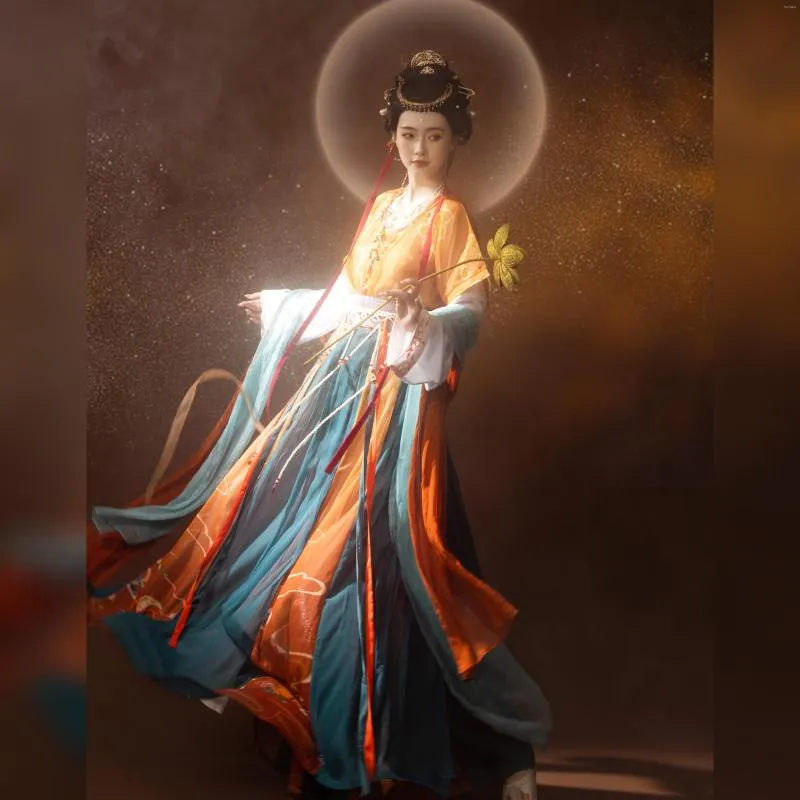 Scena noszona starożytna tancerka w zachodnich regionach Dunhuang Apsaras Odzież Elegancka chińskie kostiumy tańca ludowego Cosplay Specjalne użycie