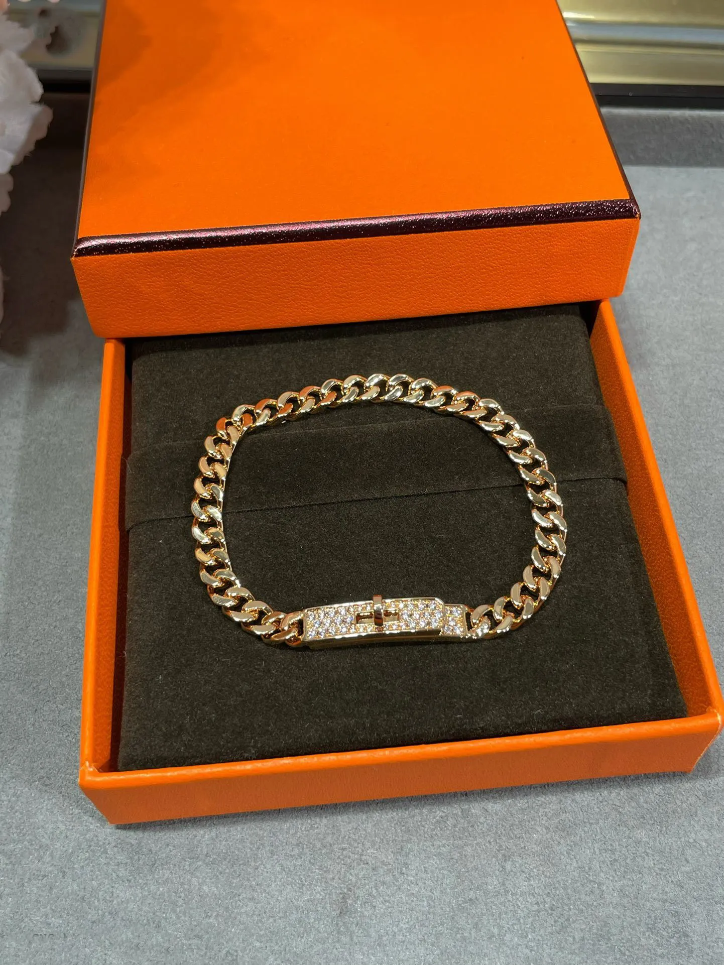 Pulsera de diseñador de lujo Brazalete de oro de titanio Hombres Mujeres Cadena clásica Joyería chapada en oro de 18 quilates Regalo de fiesta de boda