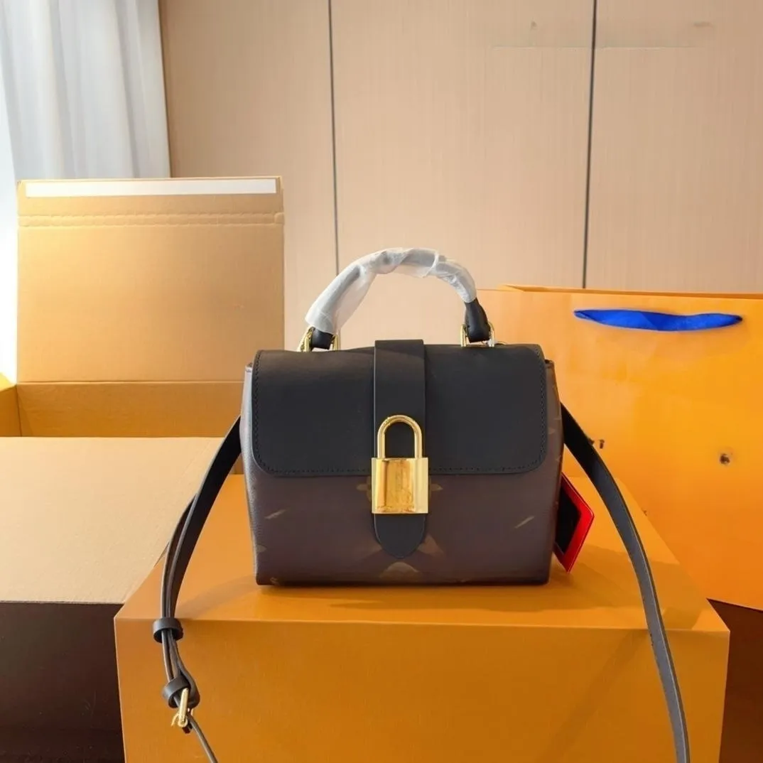 Bolsa de cabeça lock, muito tridimensional, com boa textura e durabilidade. A bolsa inteira é muito requintada