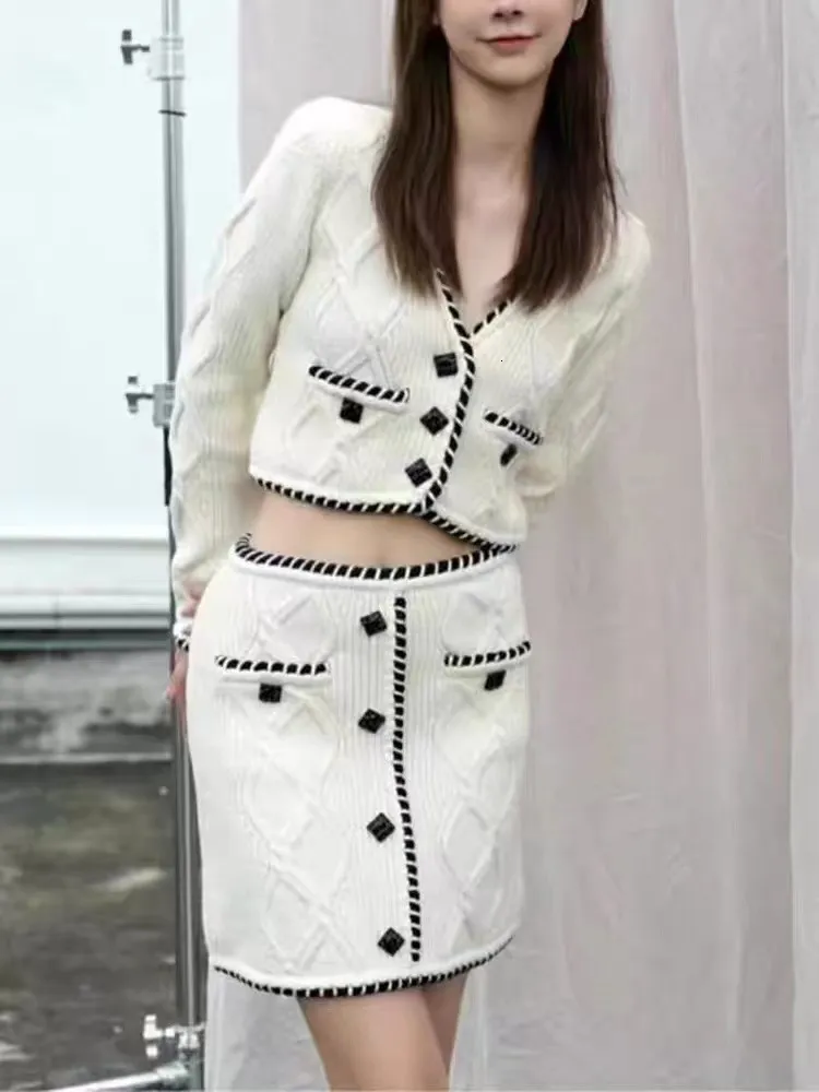 Suéter feminino de malha com decote em v manga comprida cardigã de malha ou mini saia Aline 230824