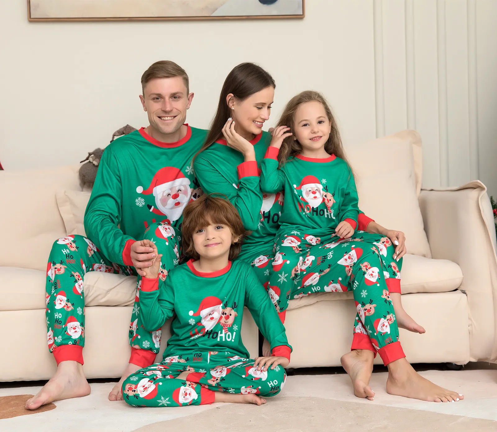 Familjsmatchande kläder Familj Matchande julpyjamas Xmas Green Pyjamas Santa Claus Print Pappa Mommy and Me Christmas Costume Dog Clothes 230825