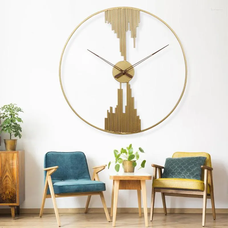 ウォールクロッククリエイティブヨーロッパの贅沢な大量時計メタルサイレントモダンデザインリビングルーム装飾キッチンリロッ