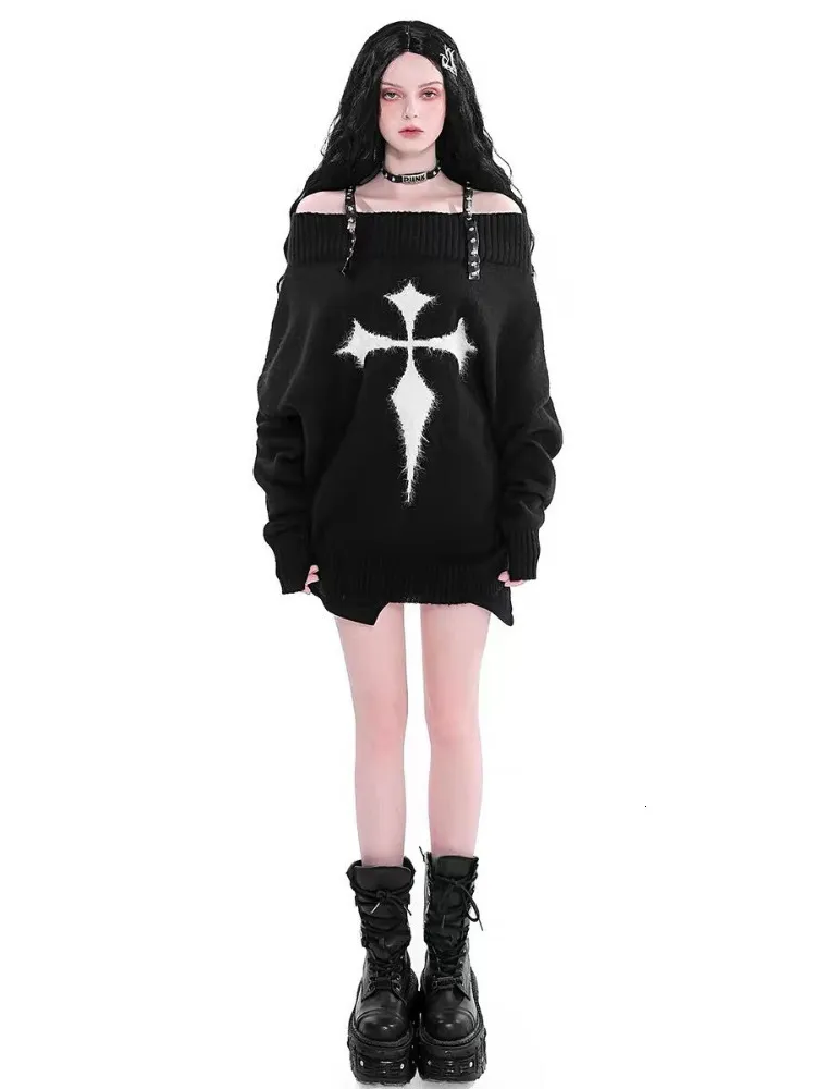 Suéteres de mujer QWEEK gótico Harajuku Punk suéter mujeres jerseys Y2k Goth Dark Grunge fuera del hombro Tops de punto otoño manga larga 230825