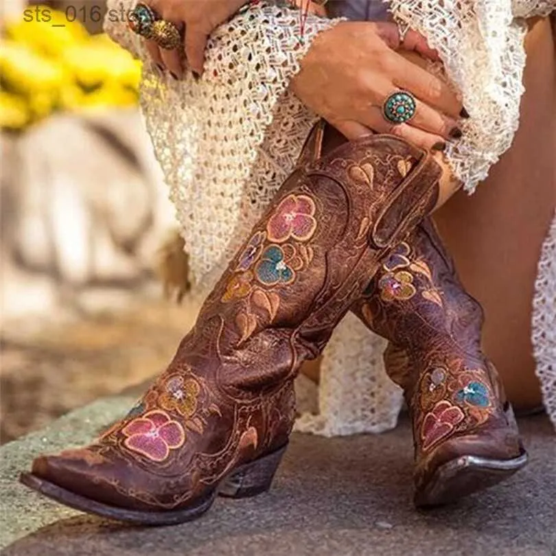 Stövlar Western Cowboy Boots för kvinnor Beige 2022 Vinterstövlar Mid-Calf Embroider Woman Fashion Slip-on Sexig fyrkantiga tå Botas Feminina T230824