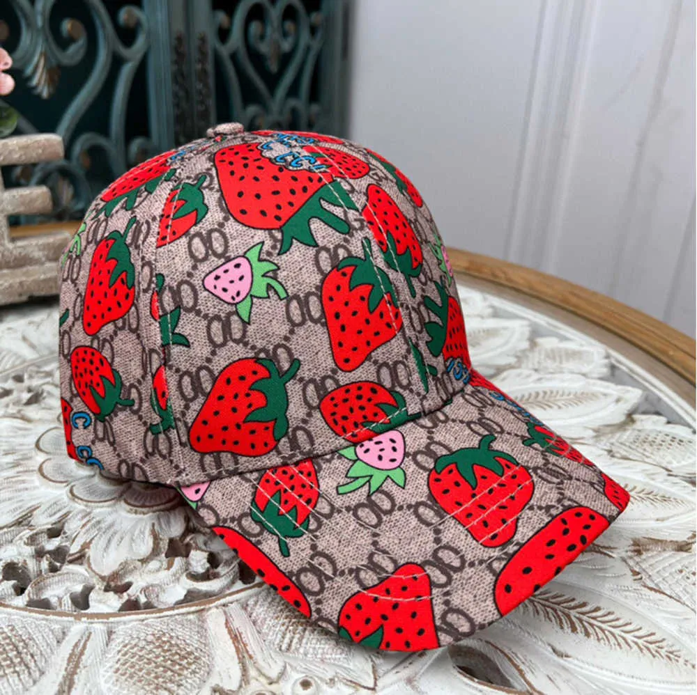 Baseball Cap Designers Hats Luxury Ball Strawberries Designs Sportstil Travel Körning Temperament Versatile Multiple