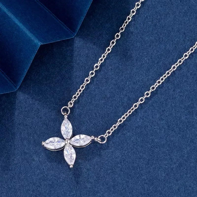 Sterling silver women's four-leaf clover horse eye Seiko fashion light luxury niche high-end collarbone necklace