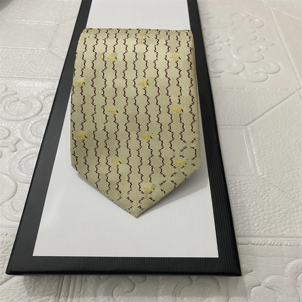 YY2023 Mäns slipsdesigner Mäns siden Silk Tie Letter Jacquard Woven Tie, handgjorda, en mängd olika stilar Men's Wedding Casual and Business Tie Original Box 881ngf