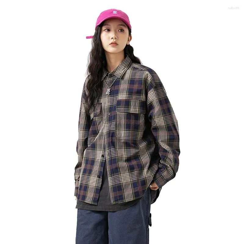 Kvinnor BLOUSES Kvinnor förlorar Casual Cityboy Vintage Outdoor Fashion Long Sleeve Plaid Shirts Men Streetwear Hip Hop Unisex