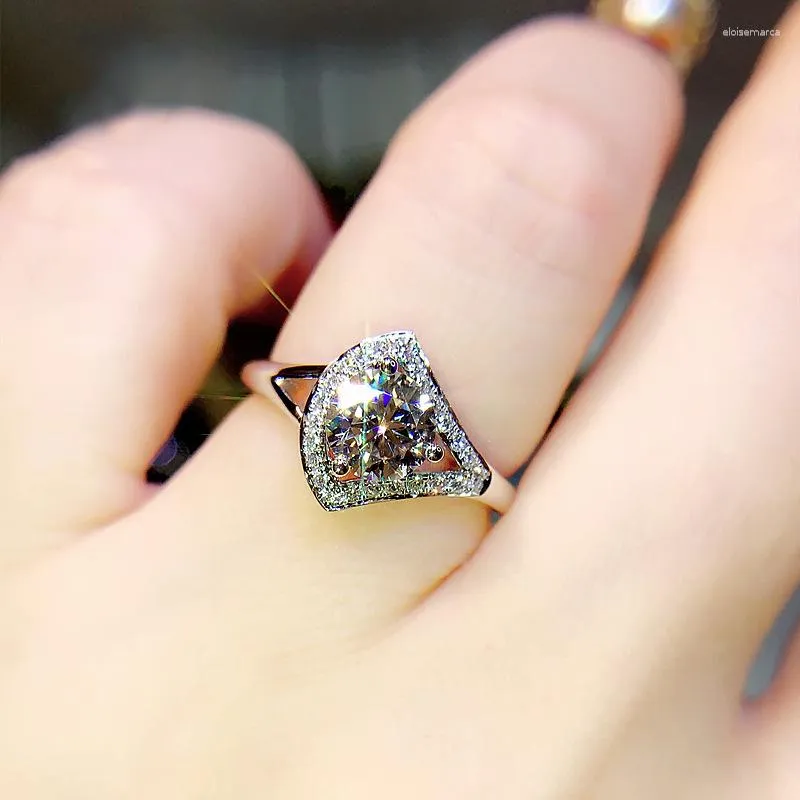 Sieradenzakjes Synthetische moissanite diamanten rokring met micro-studs en acht harten en pijlen knipperende verloving