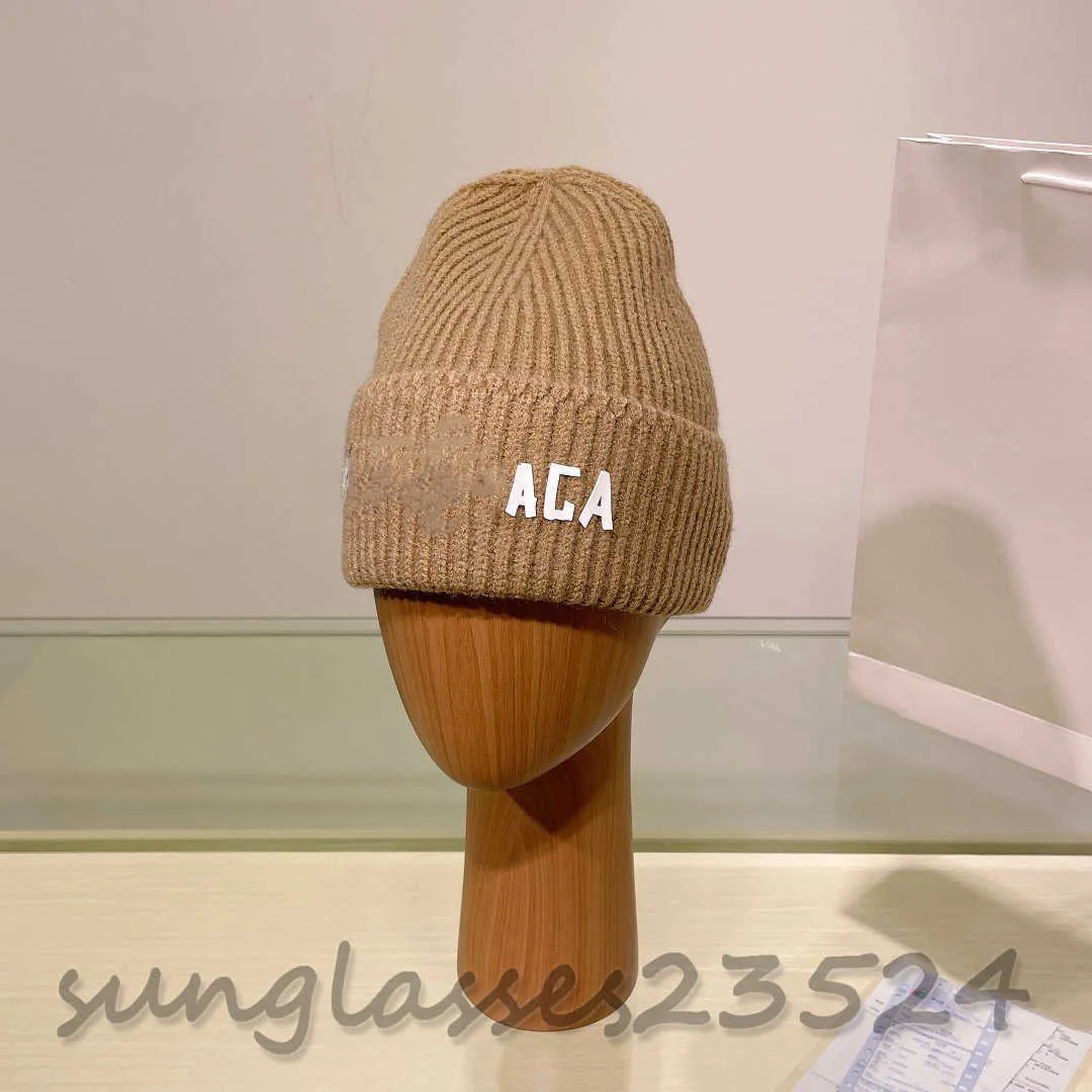 BL Light brown fur cap Classic B letter knitted hat, stylish and handsome, autumn and winter fashion items, designer hats, thick and warm, men and women the same 215579