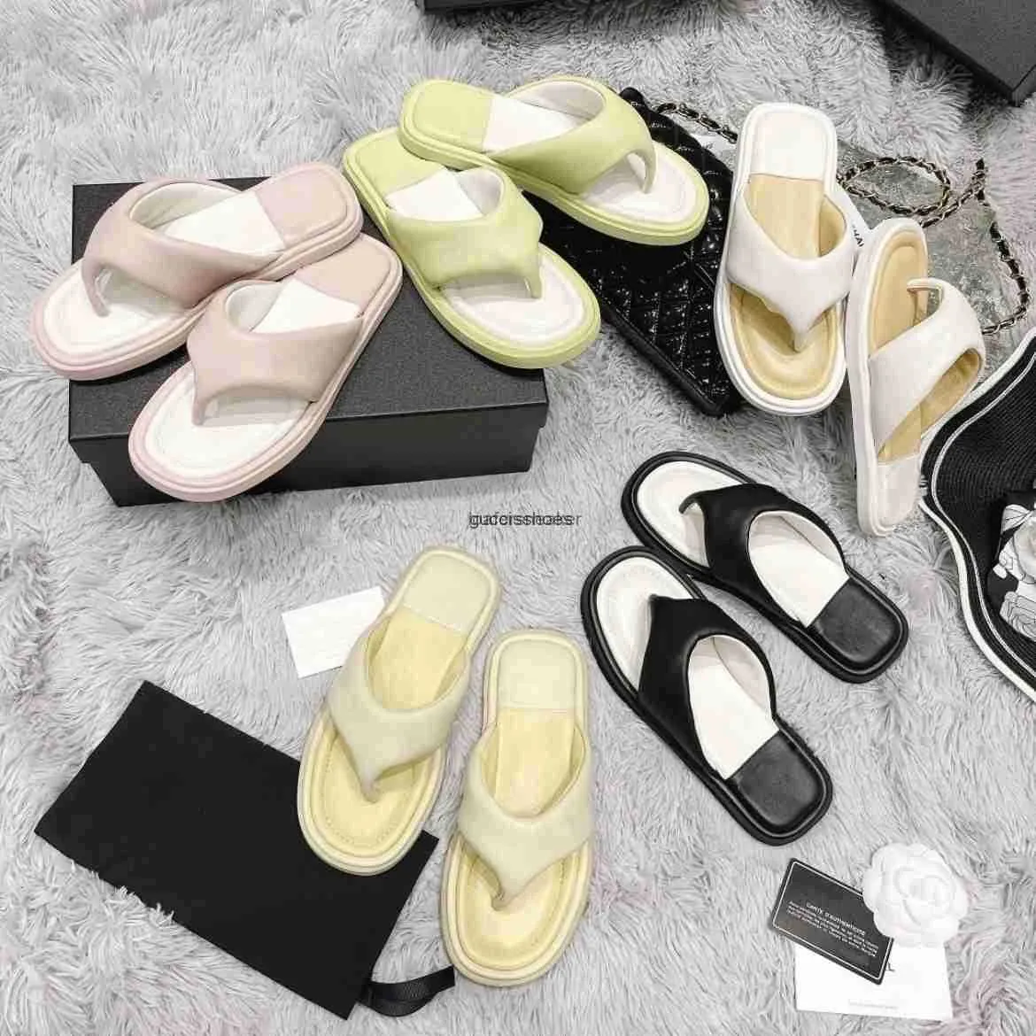 Enclosed Fluffy Super Soft Slippers Fashionable Cute High Quality Factory  Sales Best Home Slippers - China Indoor Slippers and Slippers price |  Made-in-China.com