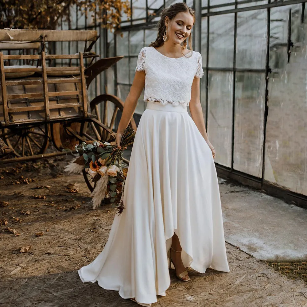 Abito da sposa Boho in pizzo a due pezzi 2024 Crop Top Bohemian Princess Scoop Bottoni Maniche ad aletta Abito da sposa in chiffon da spiaggia alto basso Abiti da sposa