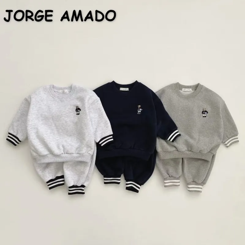 Mamelucos primavera otoño niño niña niño traje casual lindo oso o-cuello manga larga sudaderas de lana pantalones de chándal niños 2 piezas conjunto E22152 230825