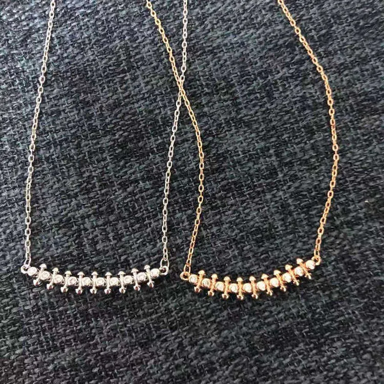 Designer Charm Carter Bullet Necklace Series Personlig enkel klavikelkedja Full Diamond Hollow Out Halsband Net Red Samma smycken