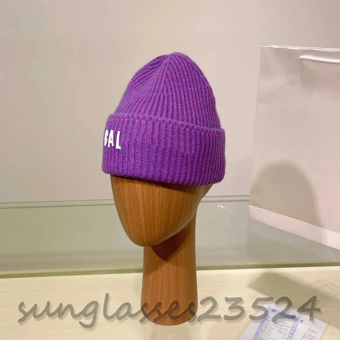 BL Purple fur cap Classic B letter knitted hat, stylish and handsome, autumn and winter fashion items, designer hats, thick and warm, men and women the same 215579