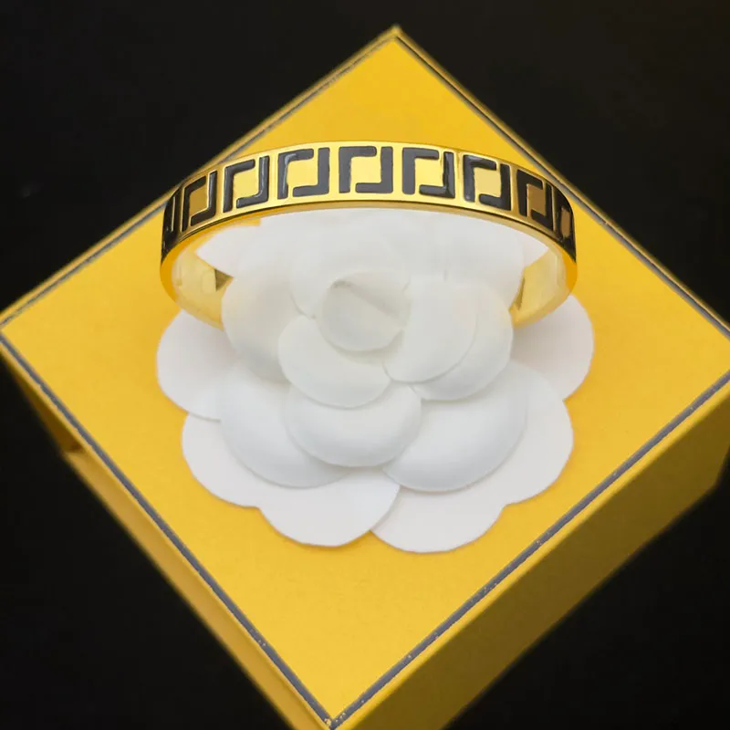 Designers S Diamond Bangle for Women Mens Golden Sier Letters Bracelets for Lovers Wedding Engagement Bijoux 2308267Z